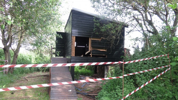 Destrozan un observatorio de aves en la Marisma de Alday Destrozos en en un observatorio de aves de Alday