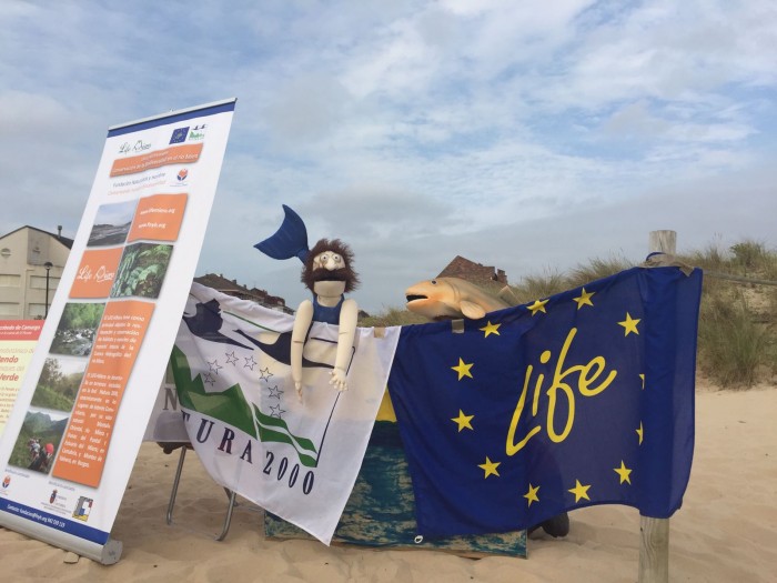 Las dunas de Somo buscan aliados contra los residuos y especies invasoras Taller de Ed. Ambiental LIFE Miera. Marionetas en playa Somo