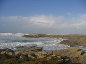 la-fuerza-de-las-olas-modela-el-paisaje-rocoso